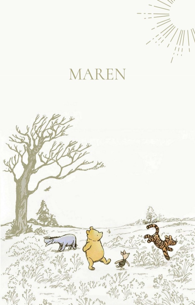 Winnie the Pooh geboortekaartje in het bos met Teigetje en Piglit. Illustratief klasiek geboortekaartje dat tijdloos is. De ingetogen kleuren met originele Winnie illustratie voor een sereen geboortekaartje met illustratie.