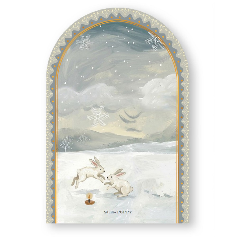 Een heel origineel geboortekaartje in bijzondere vorm en handgeschilderde illustratie van besneeuwd landschap met wiegje. Een fantastische lucht met maan, vos en konijn maken het een echt schilderijtje.